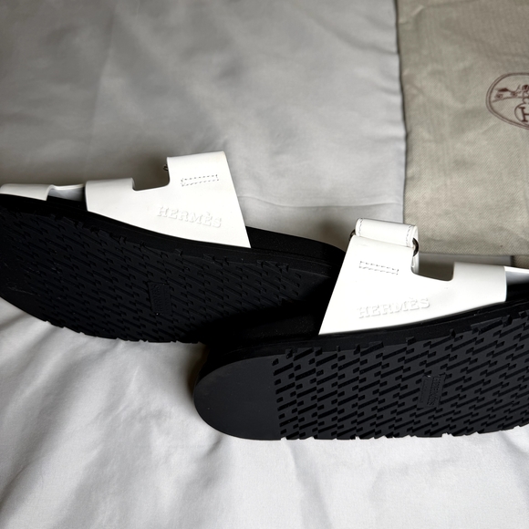 Hermes Black and White Women's Sandals - Picture 4 of 4